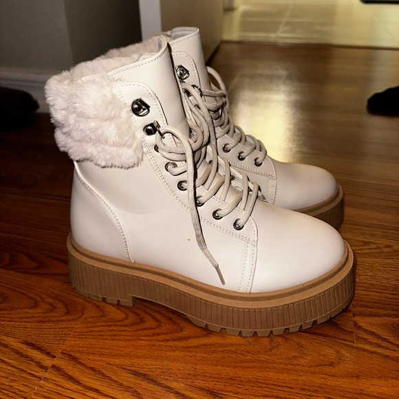 Boots - Picture 3 of 9